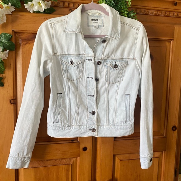 FOREVER 21 BLUE LIGHT WASHED DENIM JEAN JACKET - Picture 5 of 7